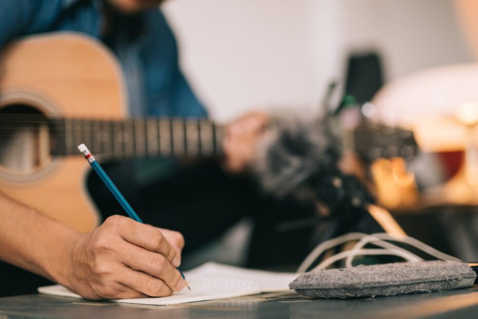Composer une chanson à la guitare